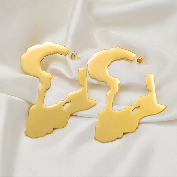 Gold Africa Map Earrings - Picture 3 of 4